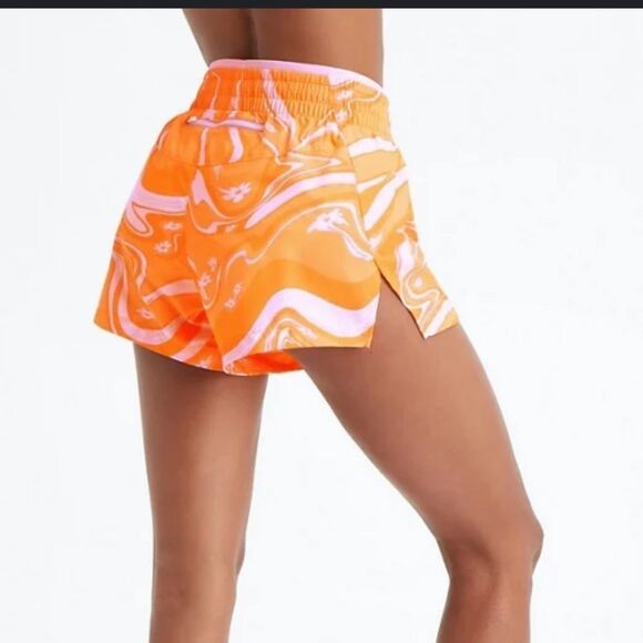 FABLETICS WOMEN’S BREATHE RUN SHORT WITH ZIP POCKET AND LINED IN SIZE XXS NWT - Picture 2 of 6